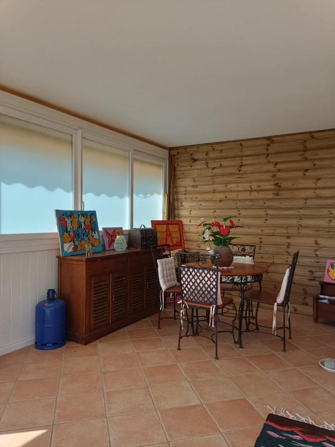 Grand Studio En Bas De Villa Avec Vue Sur Mer Au Carbet Le Carbet Bagian luar foto